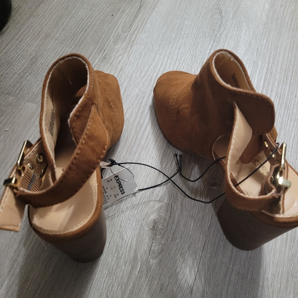 New With Tags Express suede open toe 3 1/2" heels - Picture 10 of 17